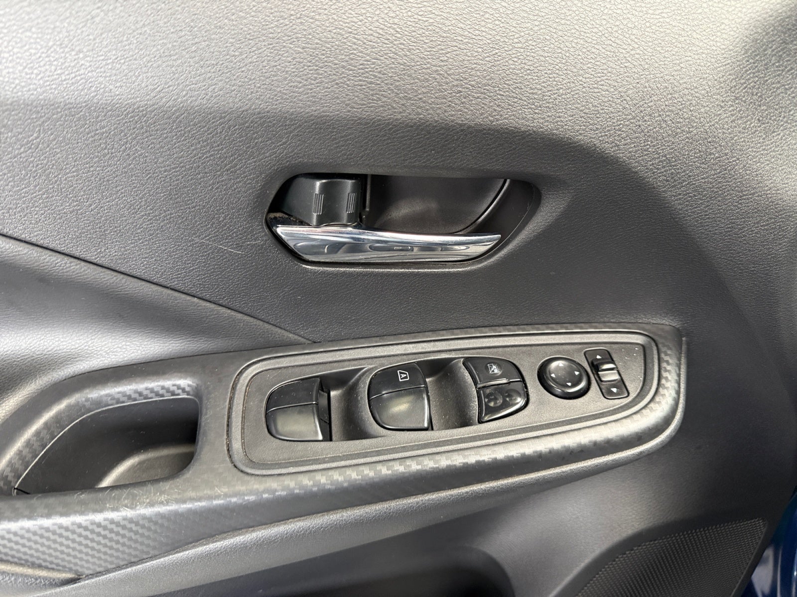 2020 Nissan VERSA ADVANCE CVT 22