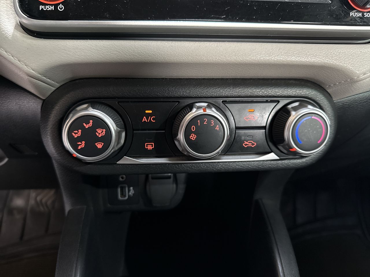 2021 Nissan VERSA ADVANCE MT 21