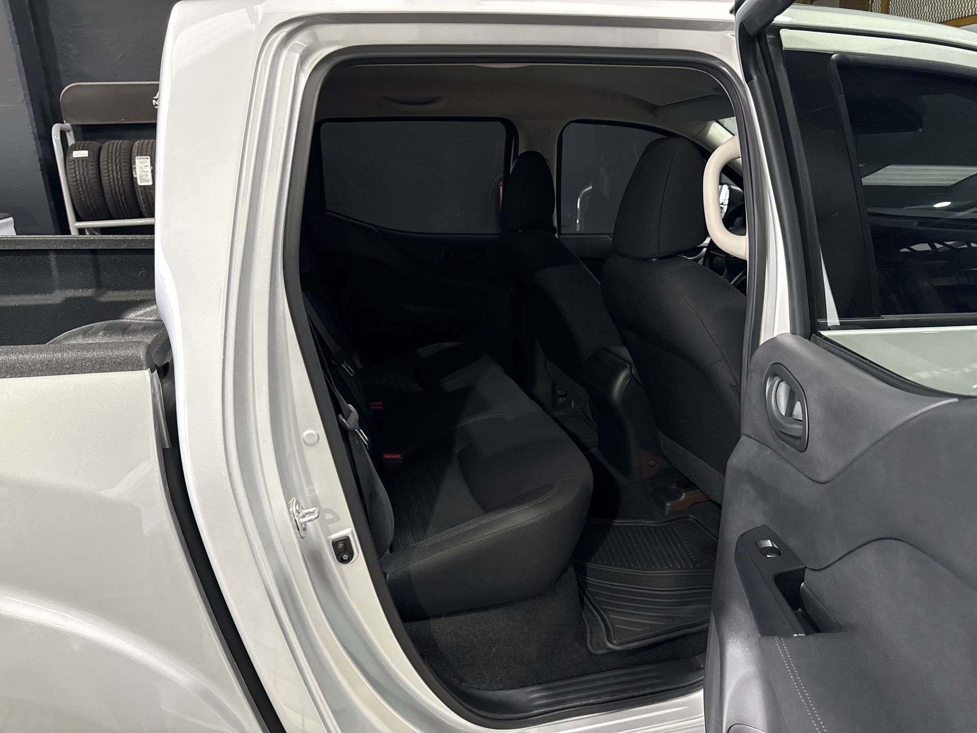 2025 Nissan FRONTIER XE TM 25