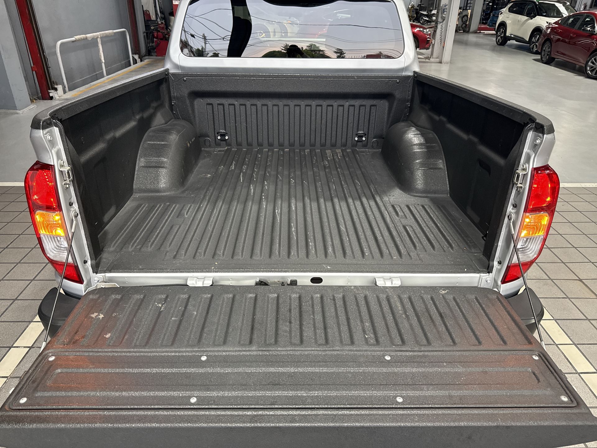 2025 Nissan FRONTIER XE TM 25
