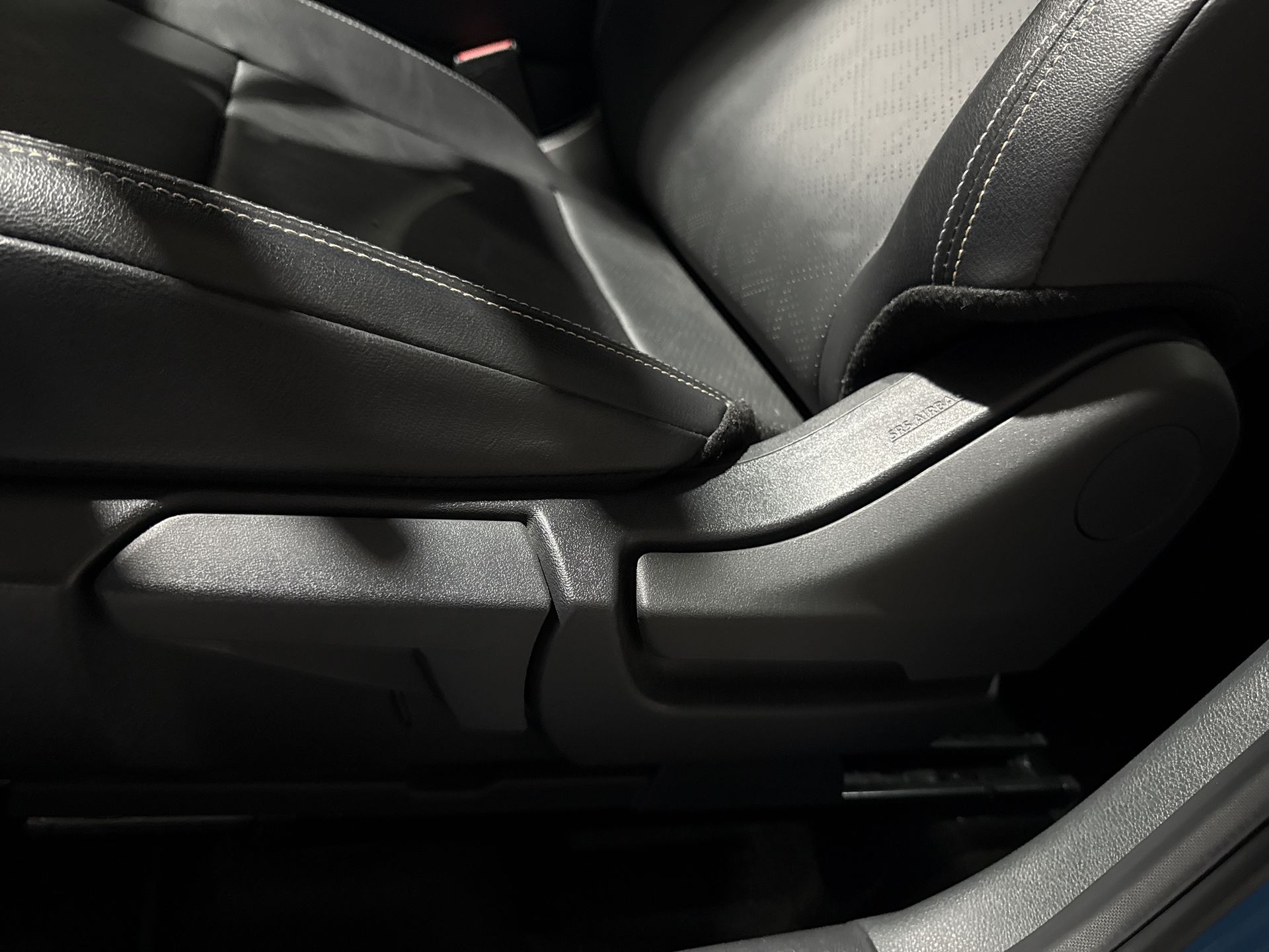 2025 Nissan KICKS PLATINUM CVT