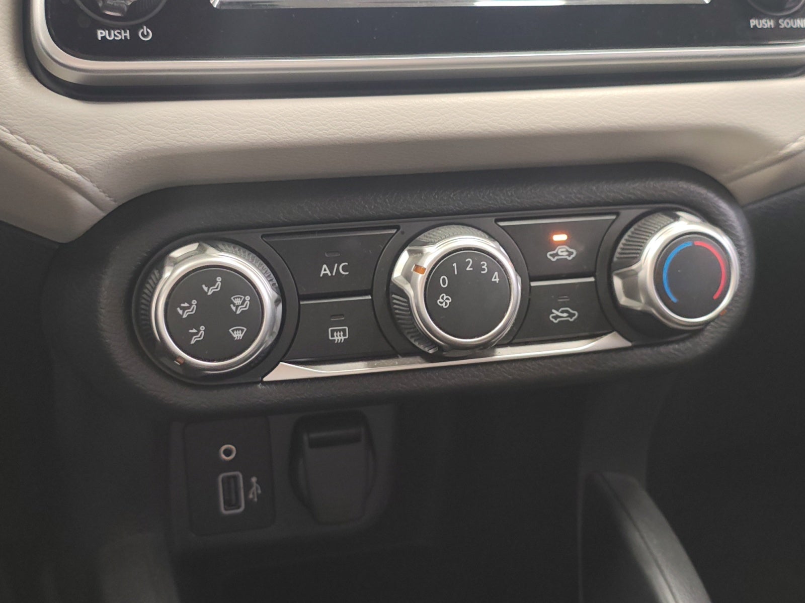 2022 Nissan VERSA ADVANCE CVT 22