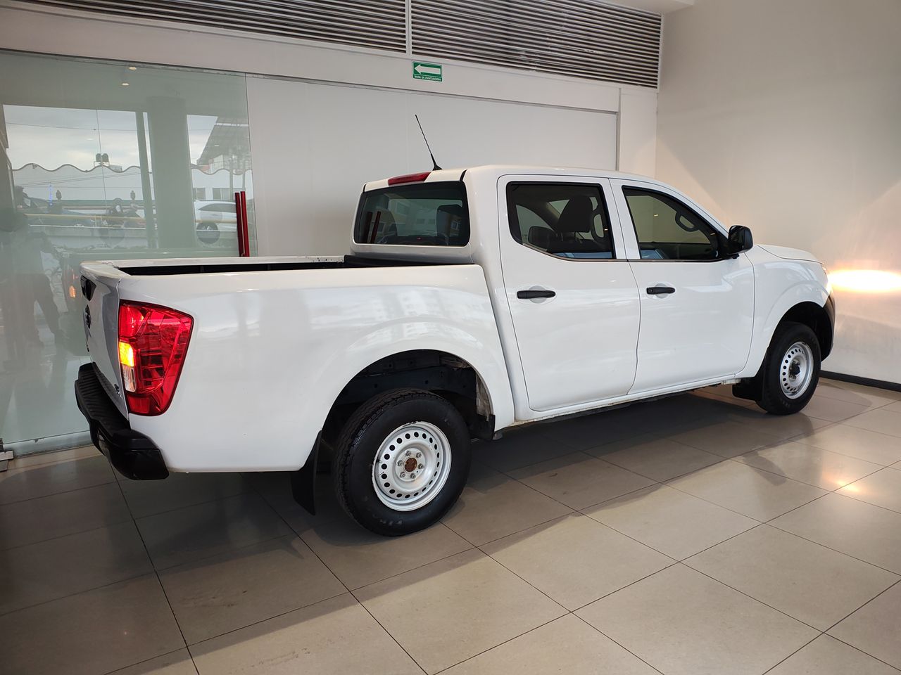 2020 Nissan NP300 DOBLE CABINA SE TM AC PAQ SEG 6VEL
