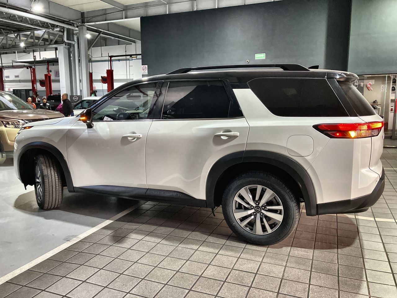 2023 Nissan PATHFINDER ADVANCE 2WD 23