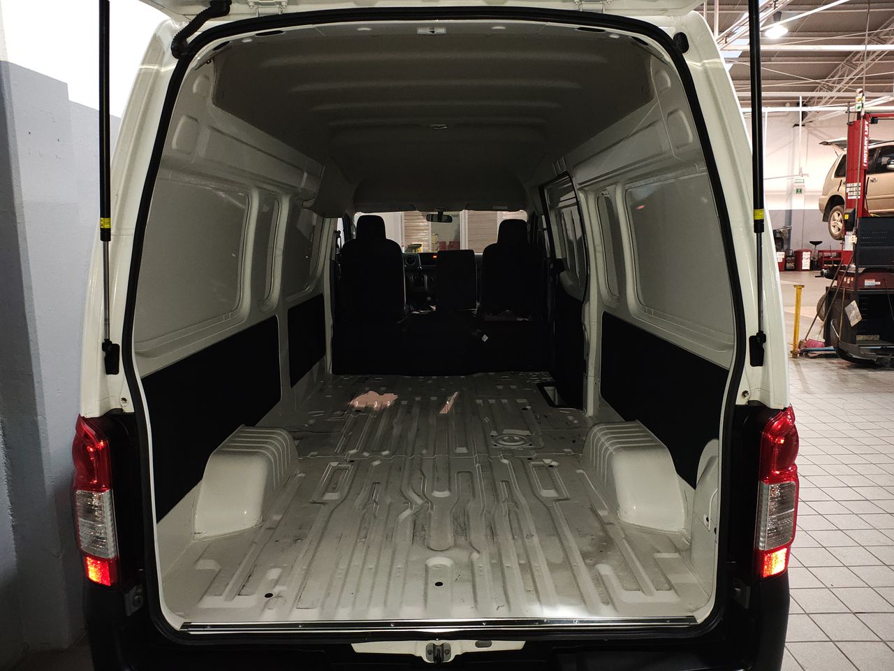 2024 Nissan NV350 URVAN PANEL AMPLIA AA 24