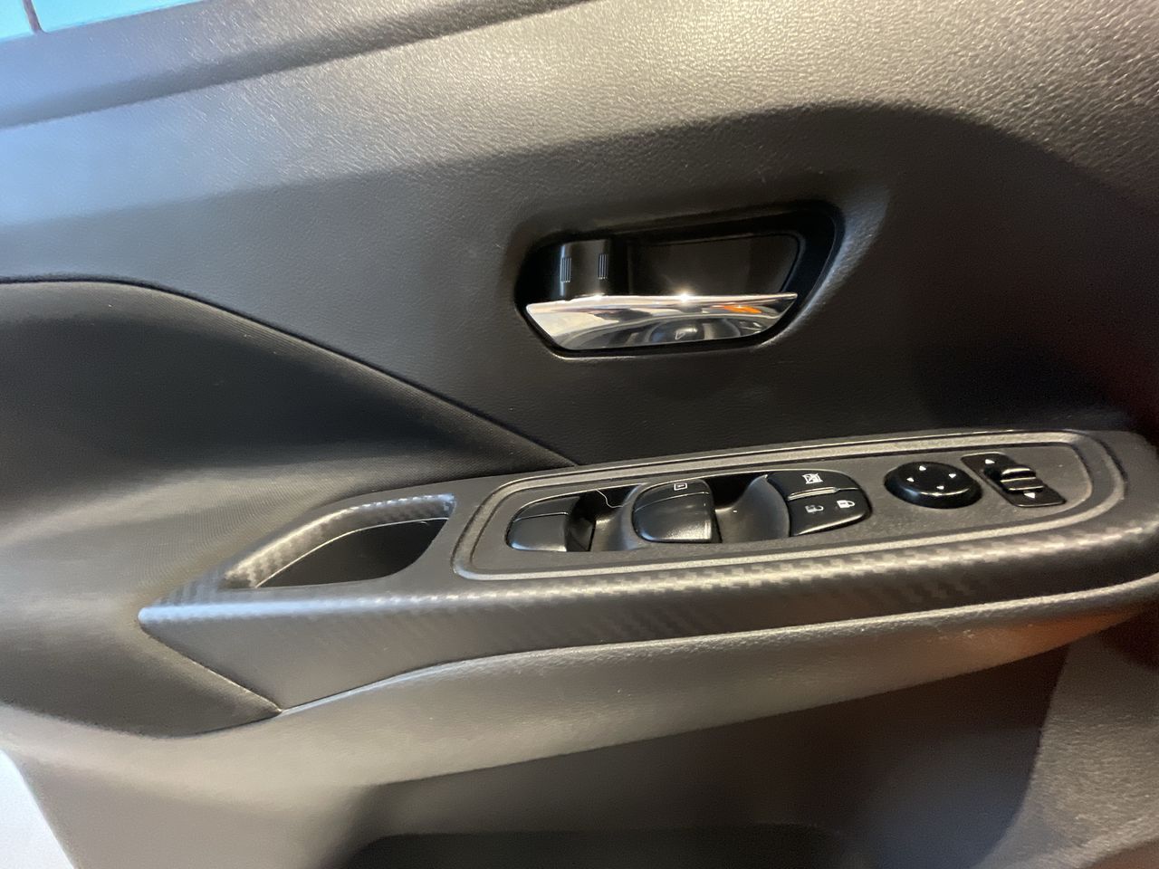 2023 Nissan VERSA ADVANCE CVT 23