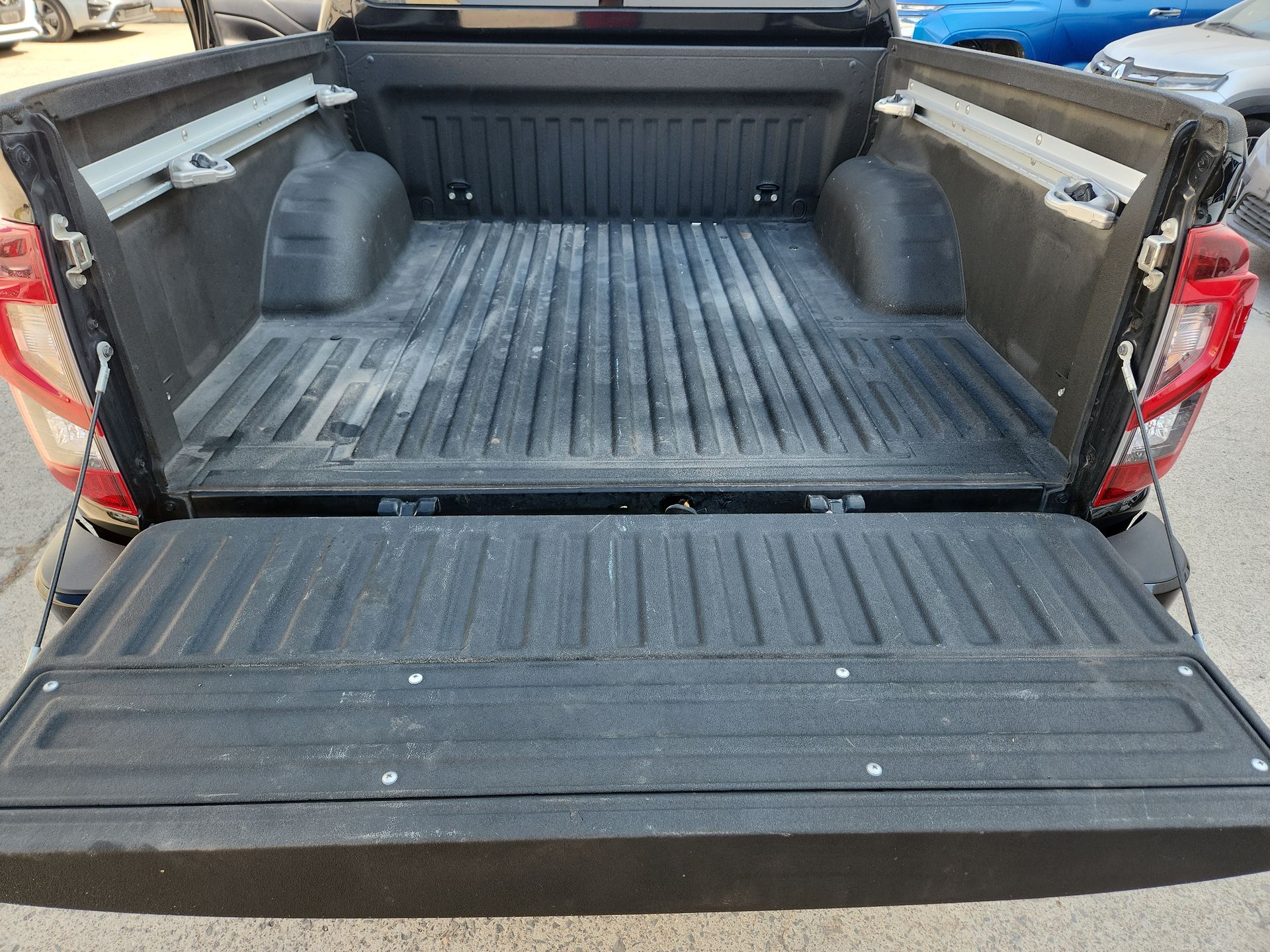 2023 Nissan FRONTIER PLATINUM LE TA 23