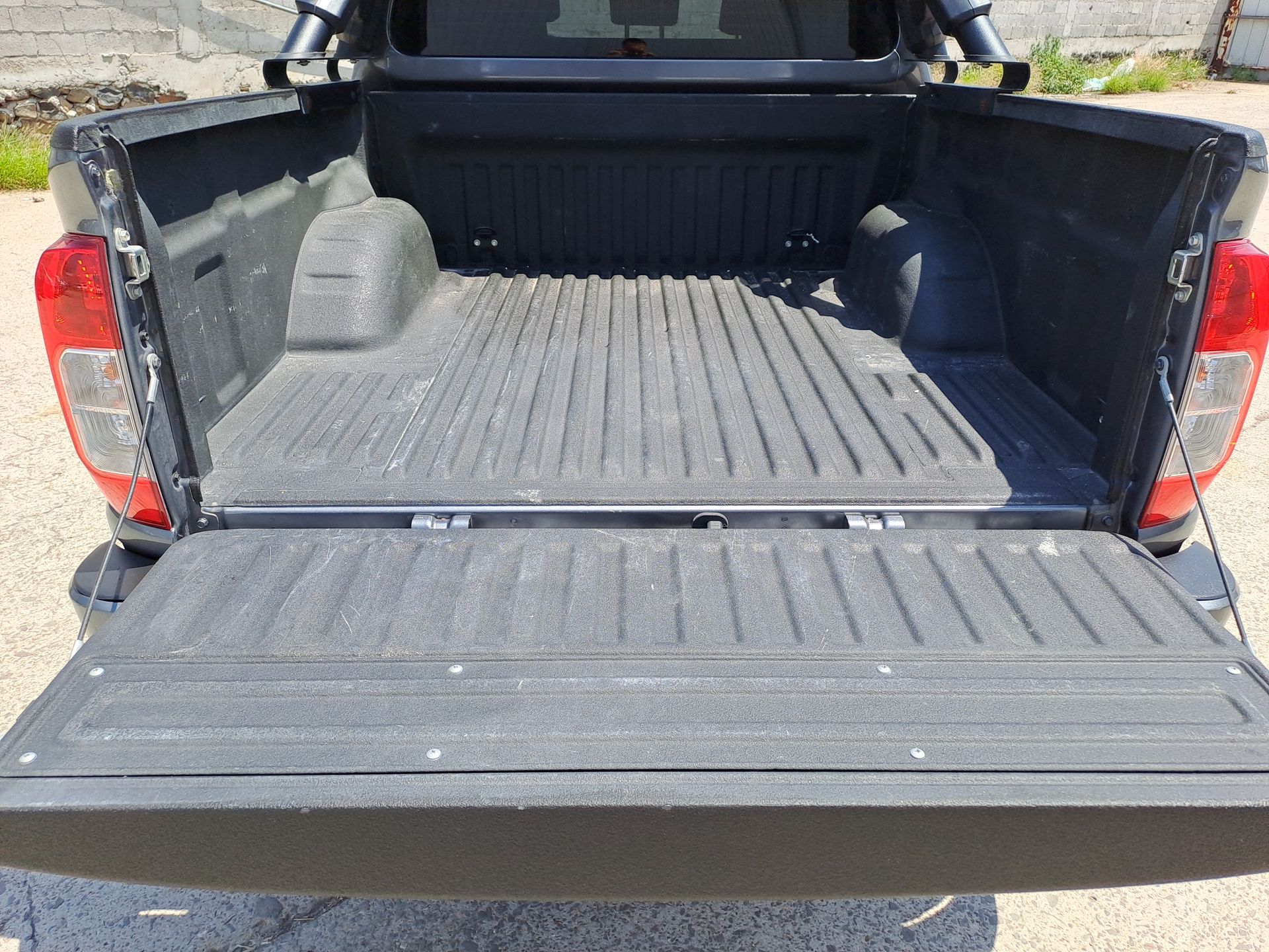2024 Nissan FRONTIER FRONTIER LE TA 24
