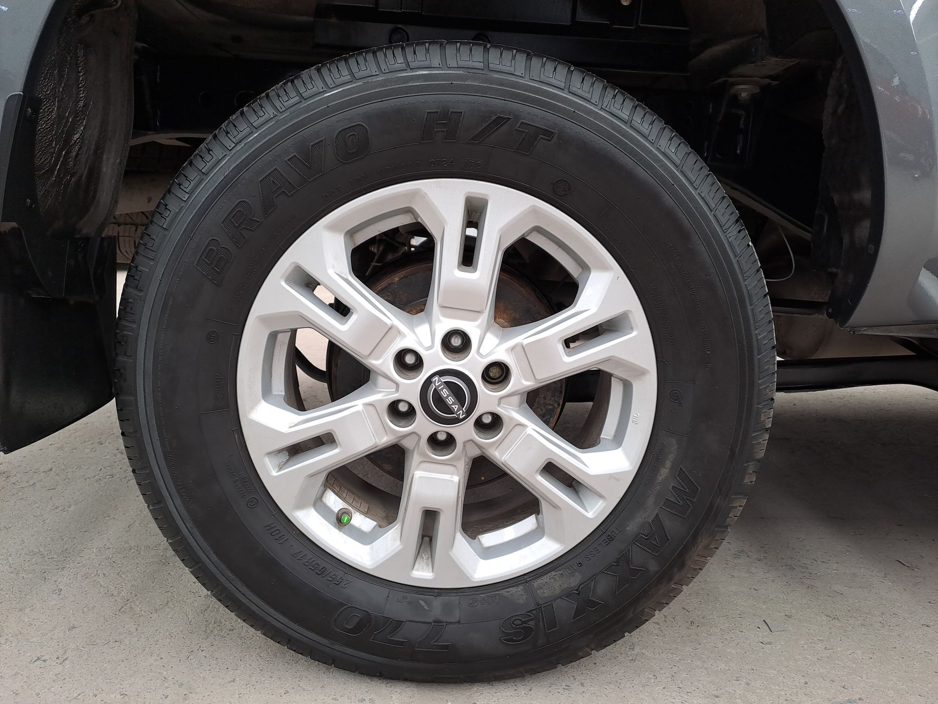 2024 Nissan FRONTIER FRONTIER LE TA 24
