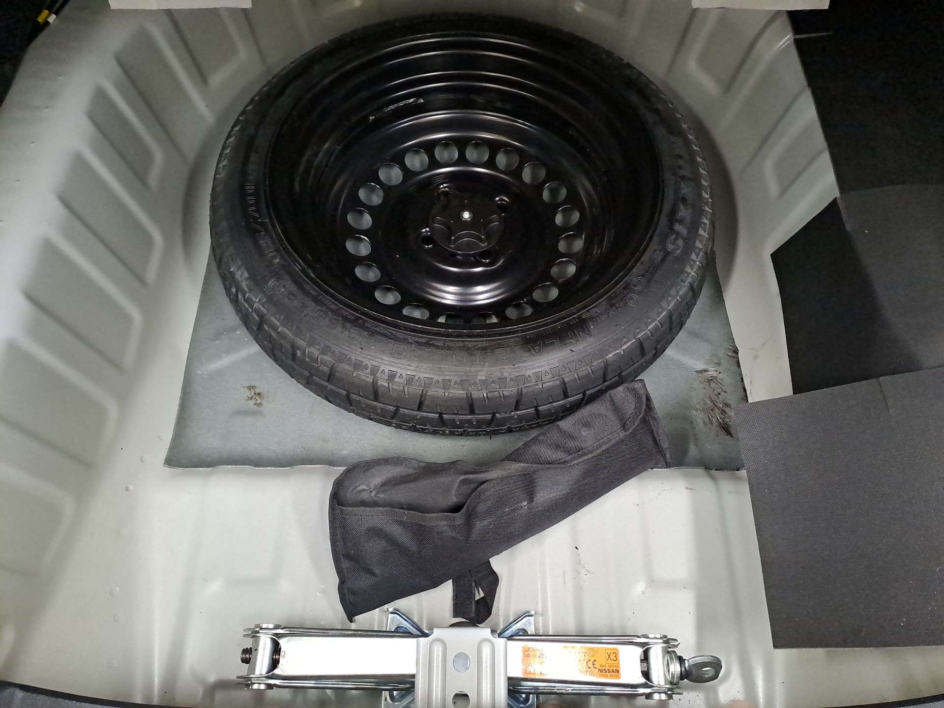 2022 Nissan VERSA ADVANCE CVT 22