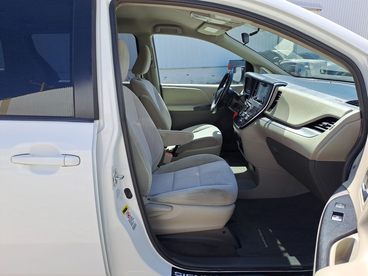 2018 Toyota SIENNA LE