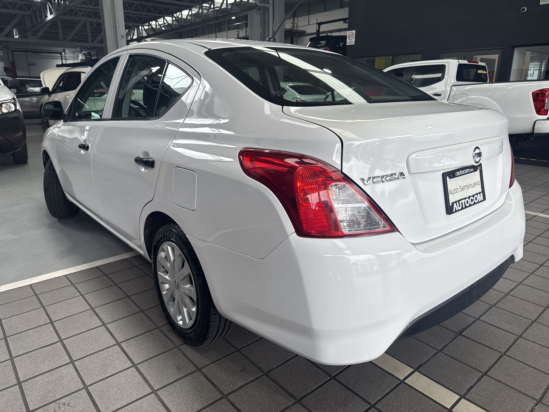 2020 Nissan VERSA MT AC 1.6L