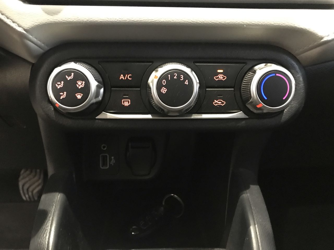 2020 Nissan VERSA ADVANCE MT