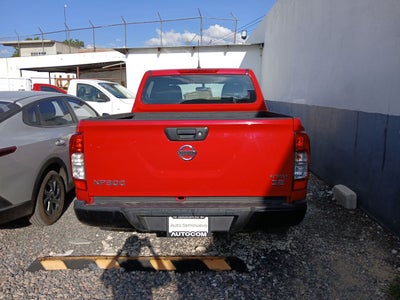 2020 Nissan NP300 DOBLE CABINA DOBLE CABINA SE TM AC PAQ SEG 6VEL