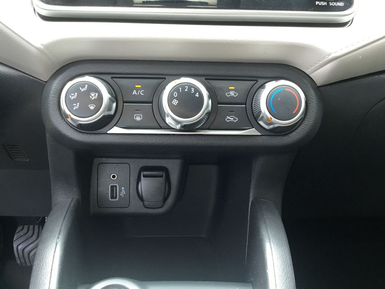 2021 Nissan VERSA ADVANCE MT 21