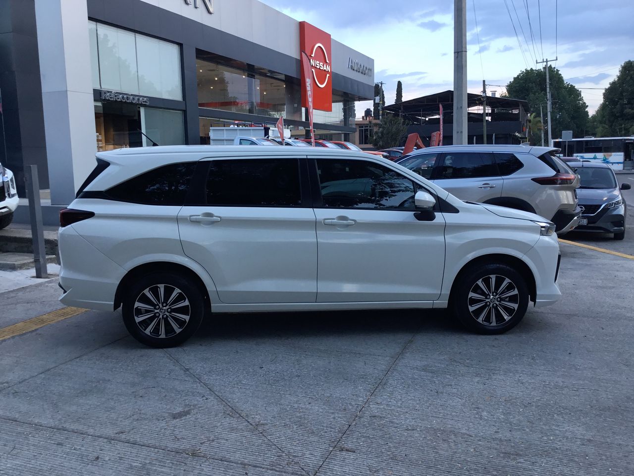 2022 Toyota AVANZA XLE CVT