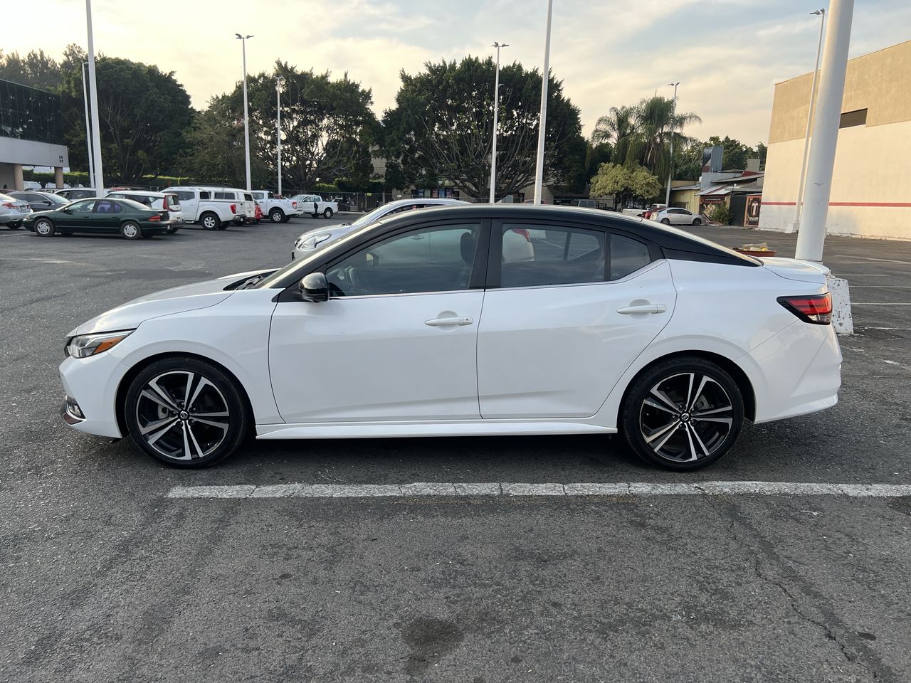 2021 Nissan SENTRA SR BITONO CVT 21
