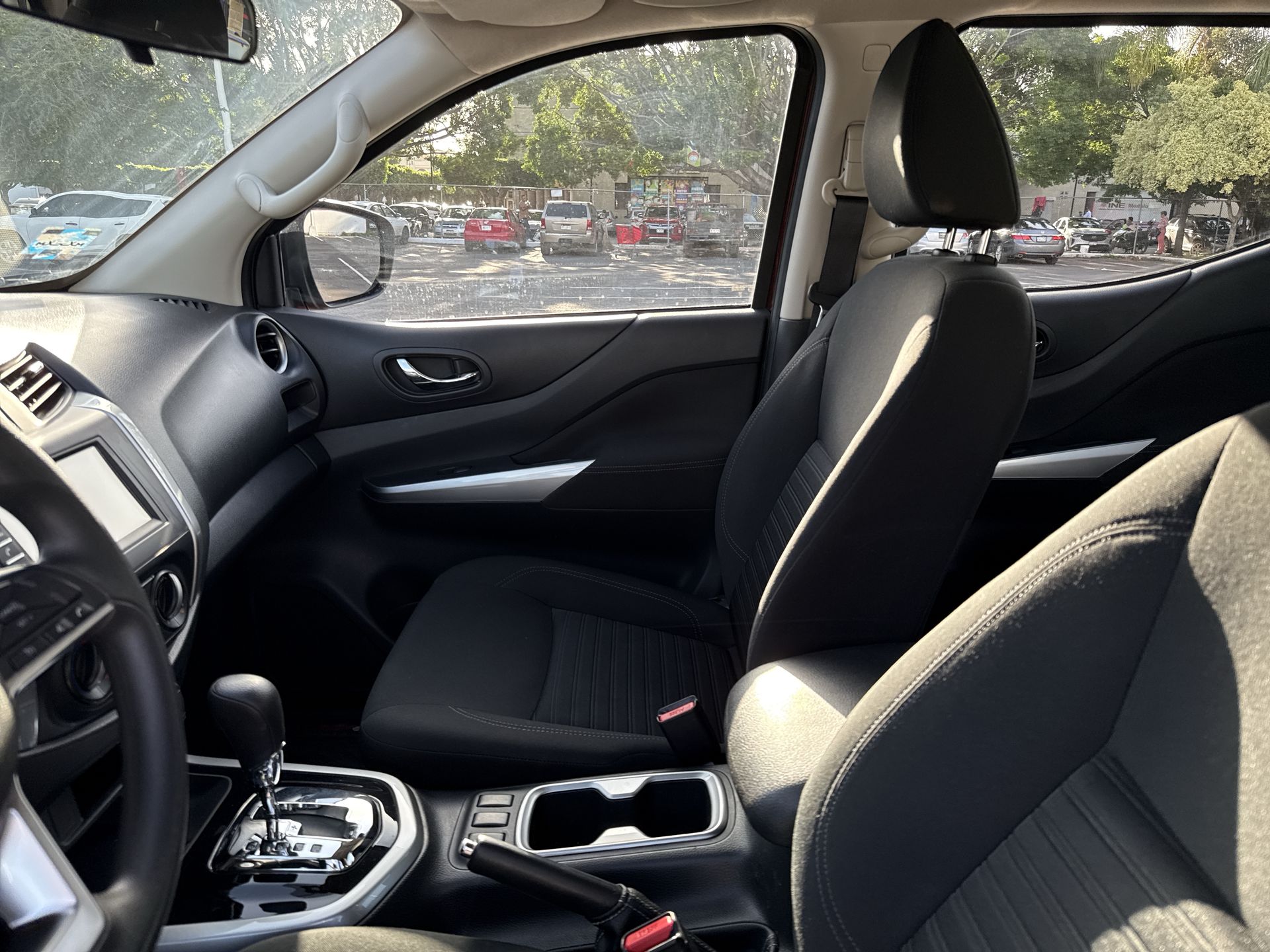 2023 Nissan FRONTIER LE TA 23