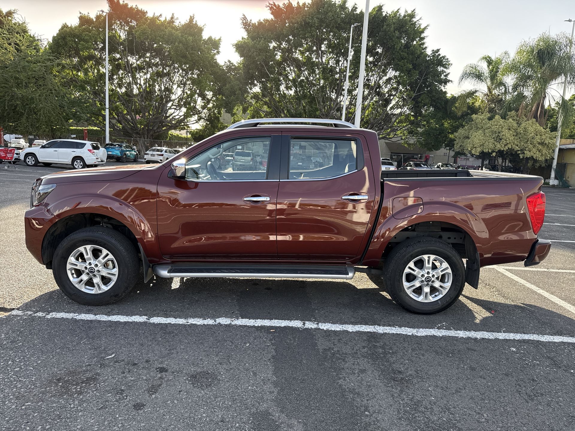 2023 Nissan FRONTIER LE TA 23