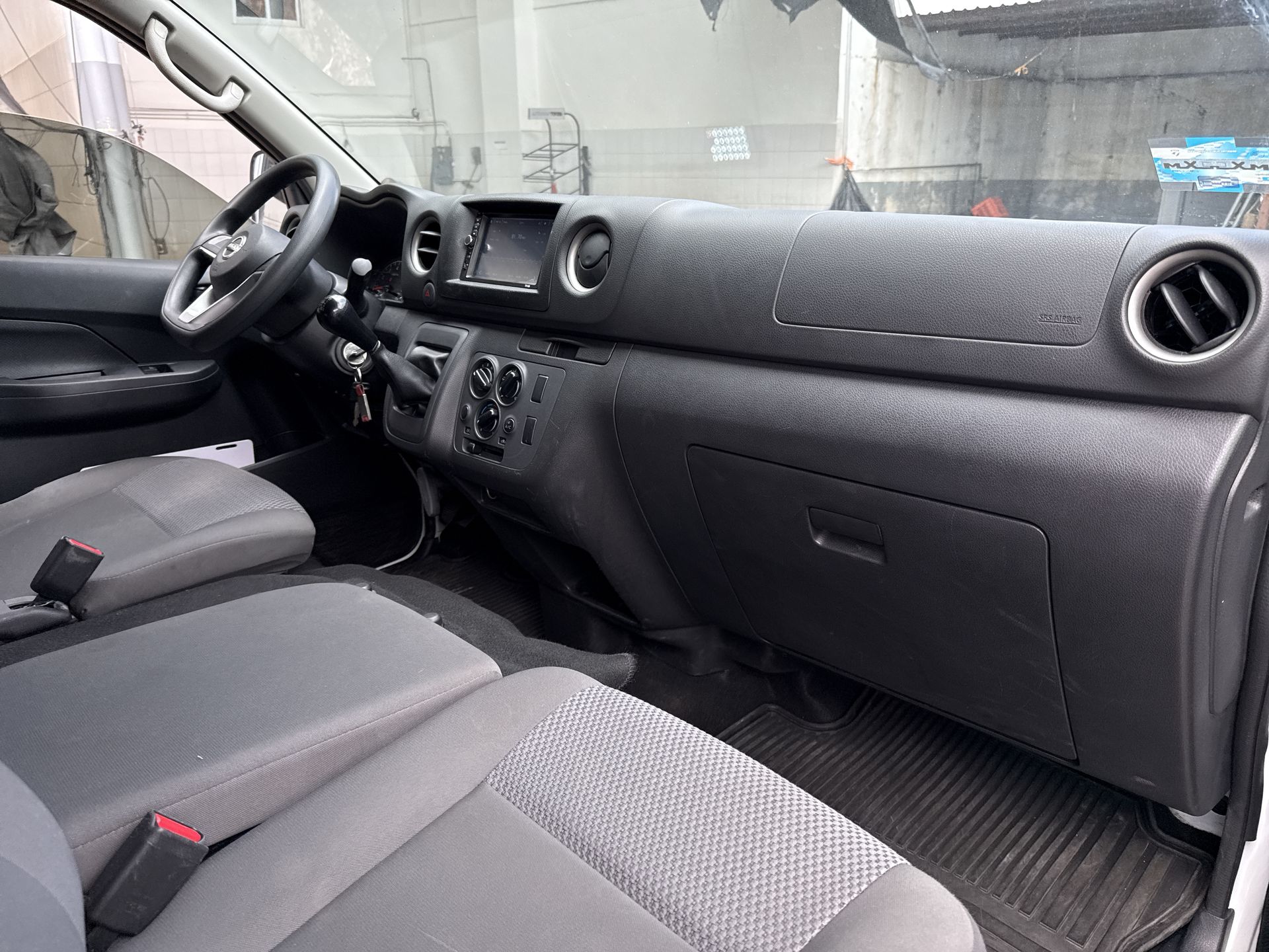 2023 Nissan NV350 URVAN PANEL AMPLIA AA 23