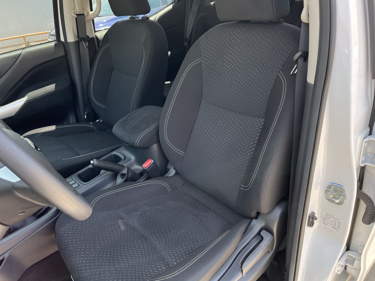 2020 Nissan FRONTIER NP300 DOBLE CABINA SE AC PAQ SEG