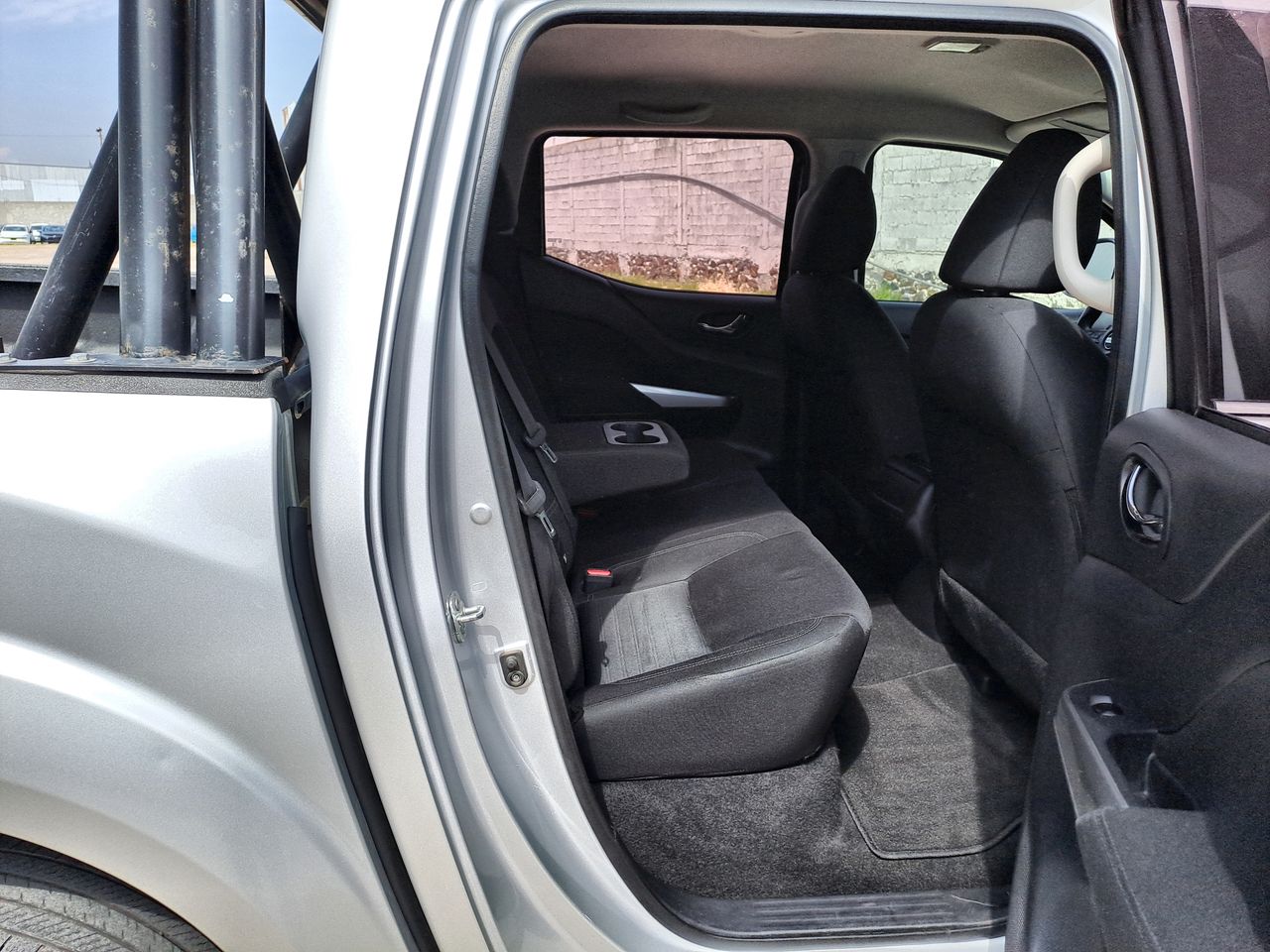 2022 Nissan FRONTIER LE TA 22