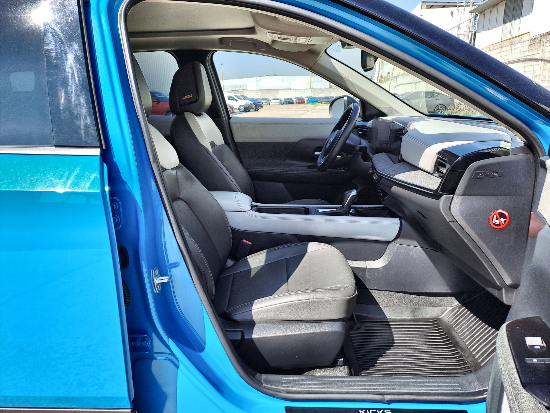 2025 Nissan KICKS PLATINUM CVT 25