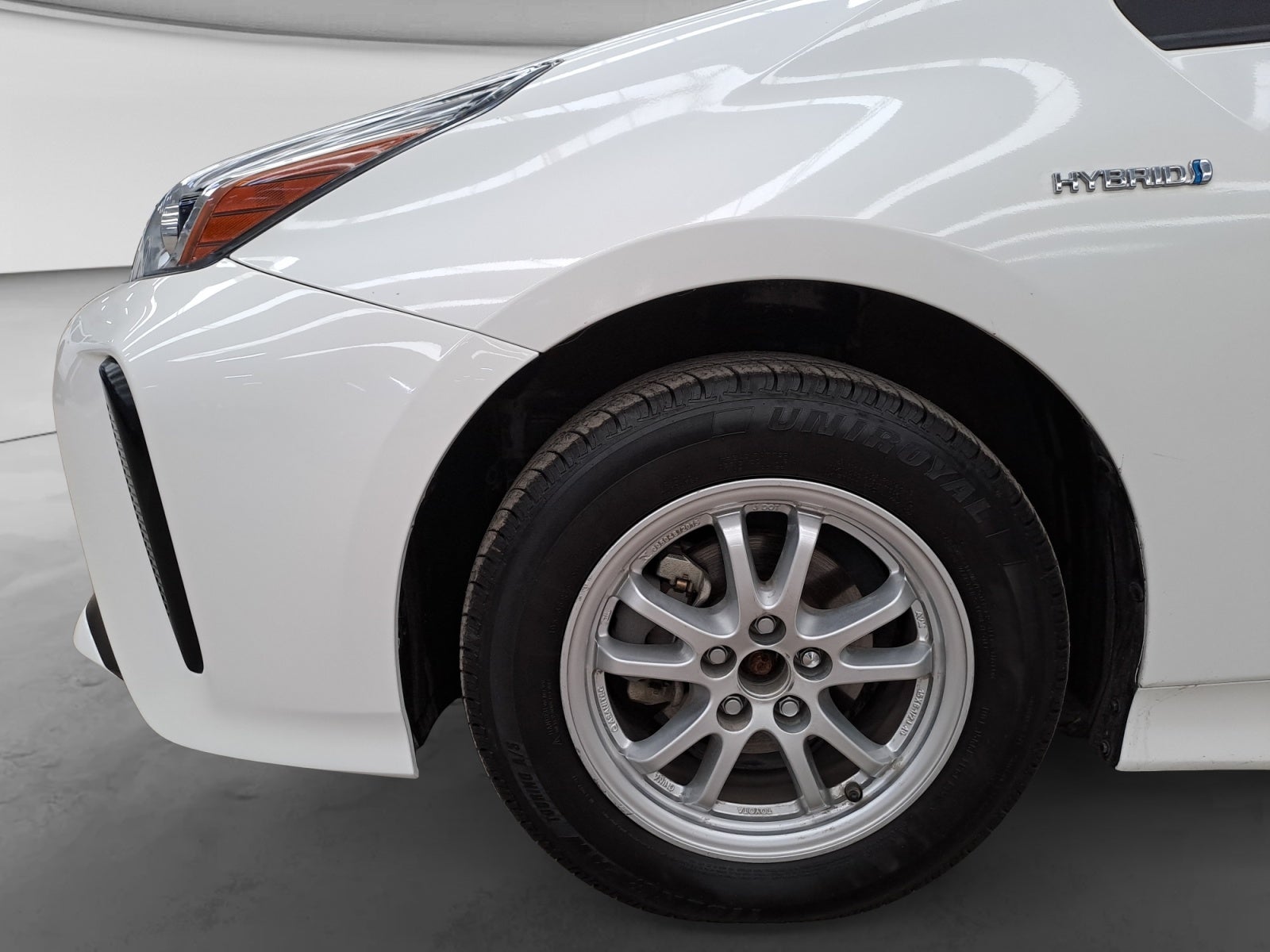 2021 Toyota PRIUS BASE