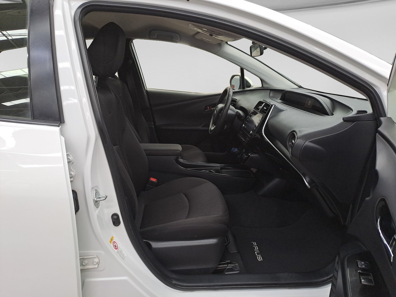 2021 Toyota PRIUS BASE