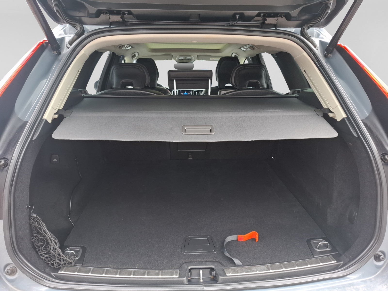 2022 Volvo XC60 MOMENTUM B5 AWD
