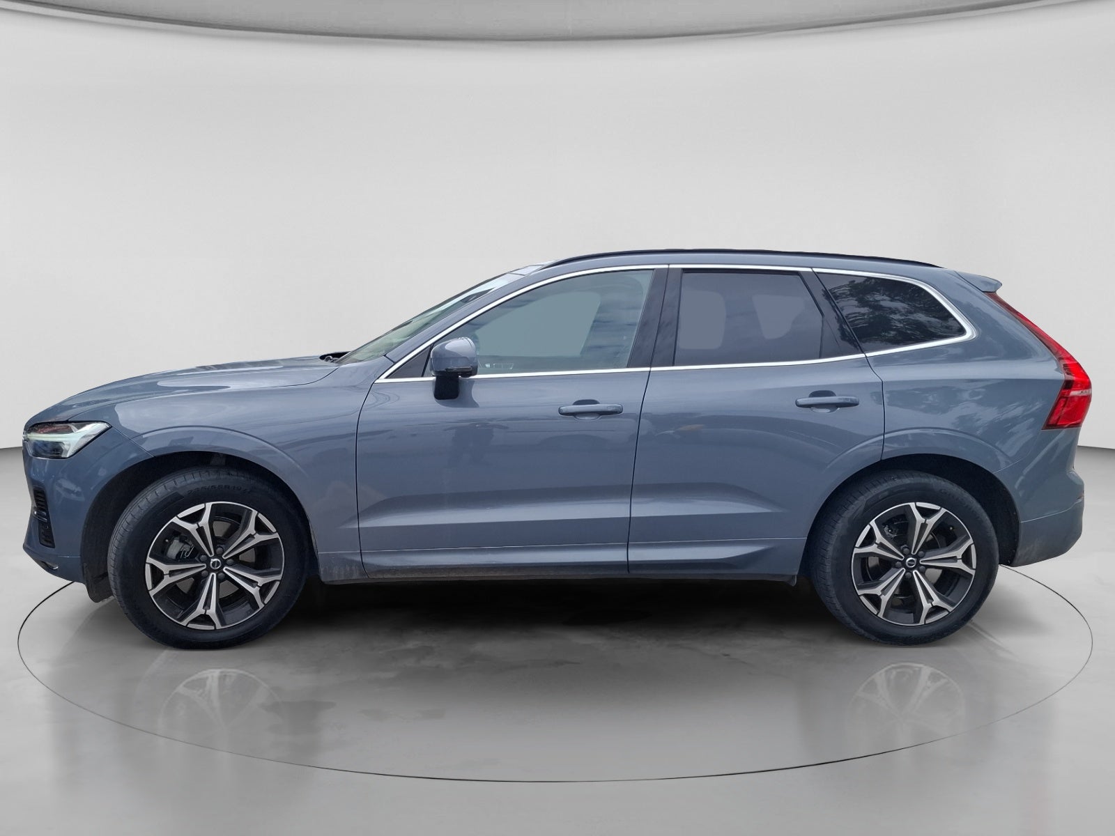2022 Volvo XC60 MOMENTUM B5 AWD